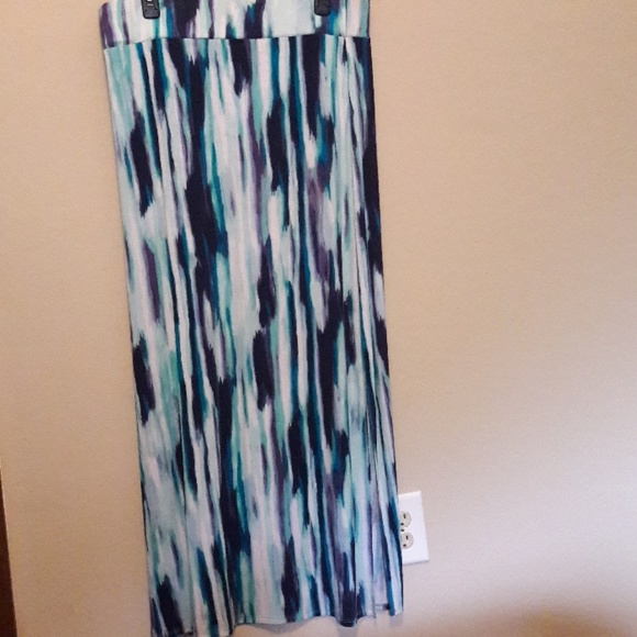 BLACJ/GREEN SKIRT - Picture 1 of 4
